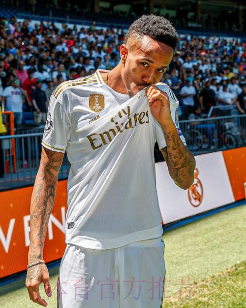 皇马19年时计划签德里赫特 但首席球探更看好米利唐 皇马19年时计划签德里赫特 但首席球探更看好米利唐