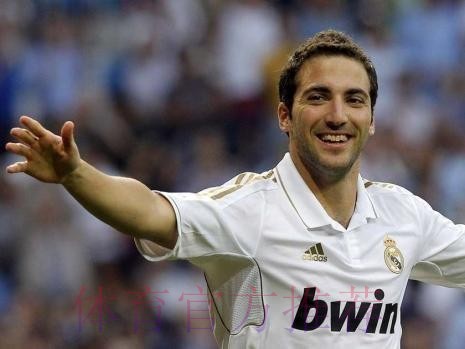 伊瓜因:加盟皇马前 曾犹豫是否加盟冠军米兰 伊瓜因:加盟皇马前 曾犹豫是否加盟冠军米兰