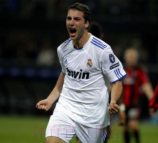 伊瓜因:加盟皇马前 曾犹豫是否加盟冠军米兰 伊瓜因:加盟皇马前 曾犹豫是否加盟冠军米兰